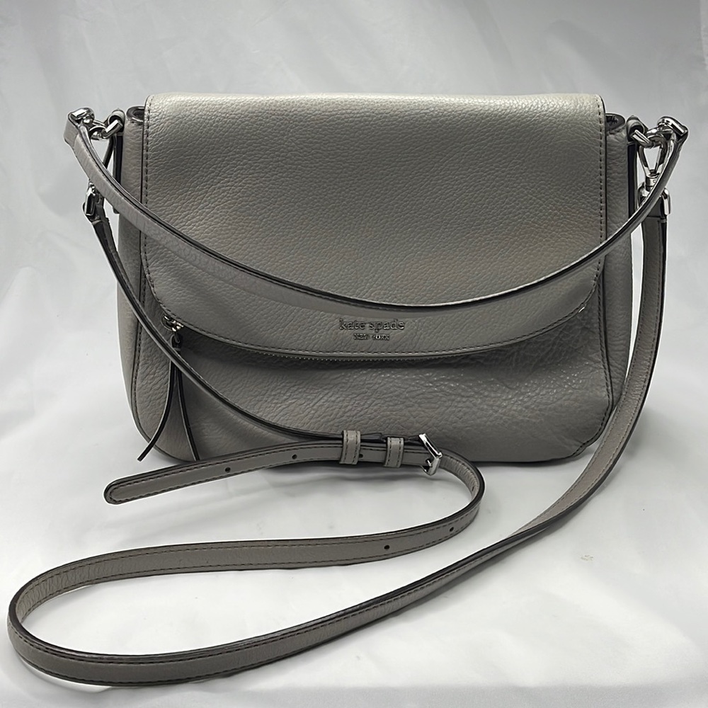 Kate Spade Jackson Ash Gray Magnetic Bifold medium crossbody purse Cute